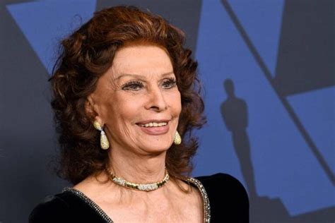 sofia lazzaro altezza|Sophia Loren chi è, quanto guadagna, patrimonio, cifre